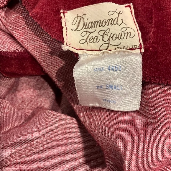 Vintage 1970’s Diamond Tea Company Velour House Gown – Union Made - Picture 6 of 6